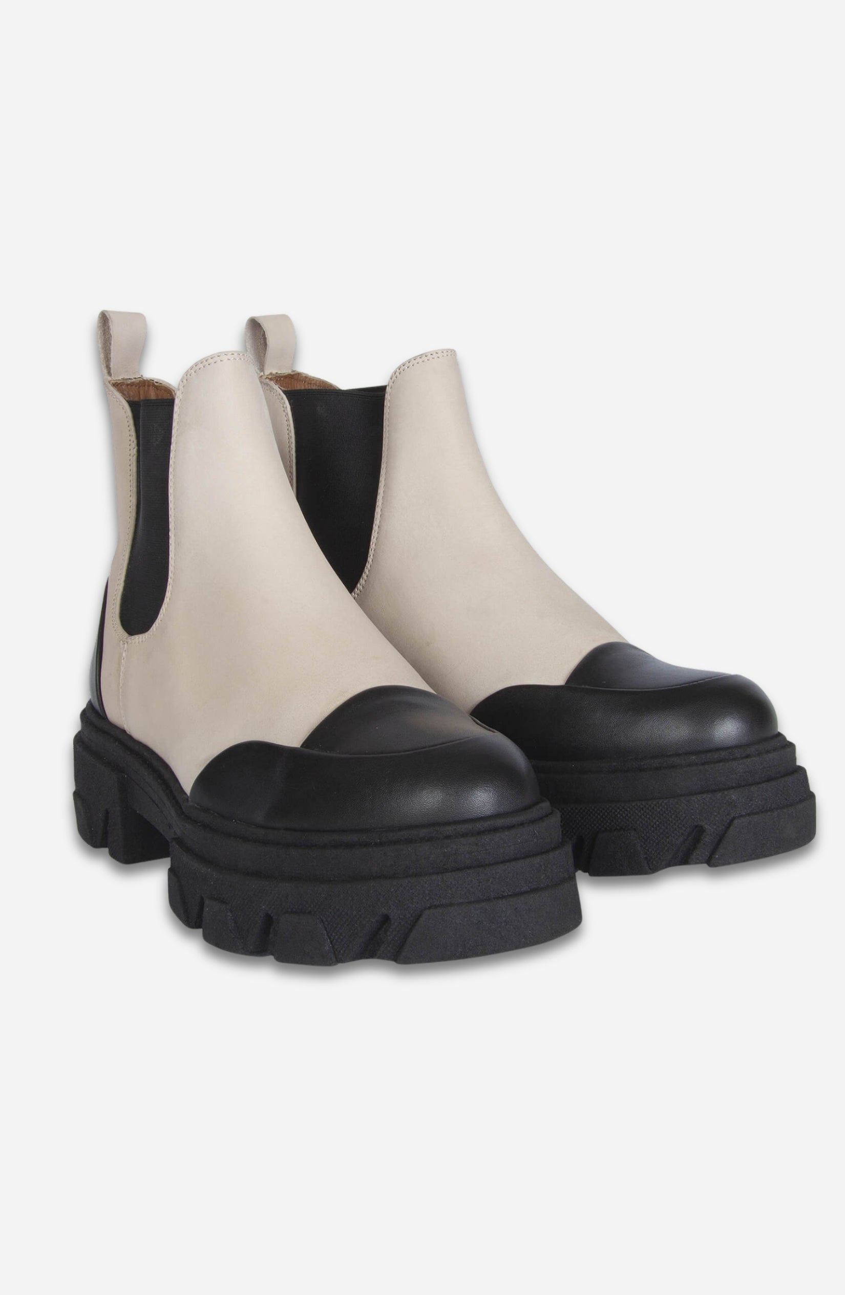 CHELSEA CAP TOE